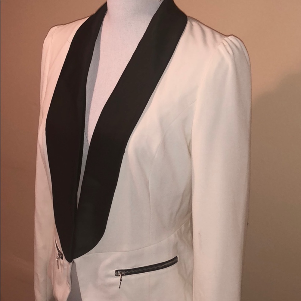 Blazer - Picture 2 of 4